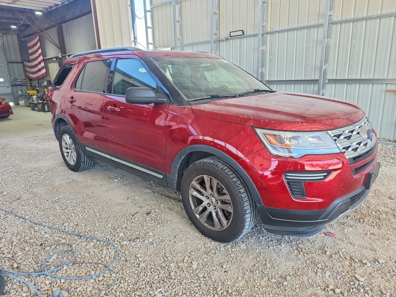 2019 FORD EXPLORER XLT photo 4