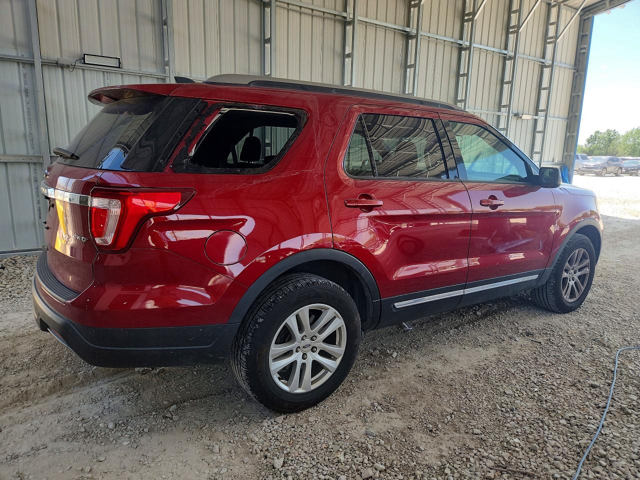 2019 FORD EXPLORER XLT photo 3