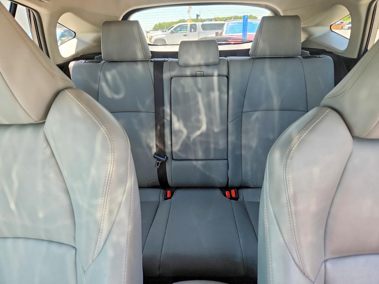 2022 TOYOTA VENZA XLE photo 19