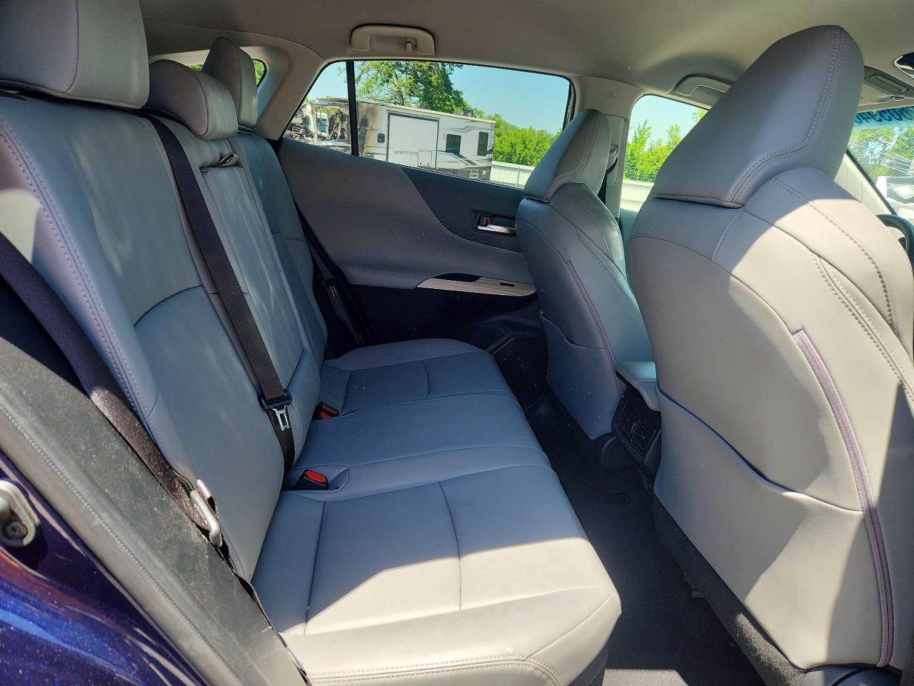 2022 TOYOTA VENZA XLE photo 21
