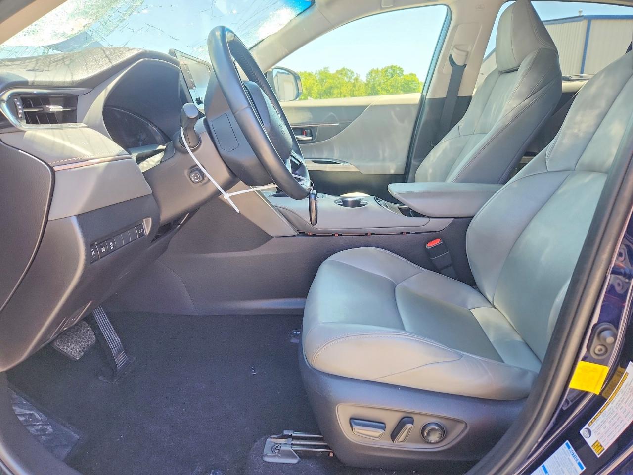 2022 TOYOTA VENZA XLE photo 13