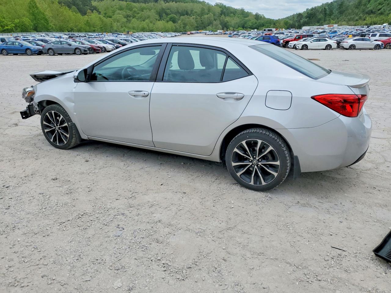 2019 TOYOTA COROLLA SE photo 3