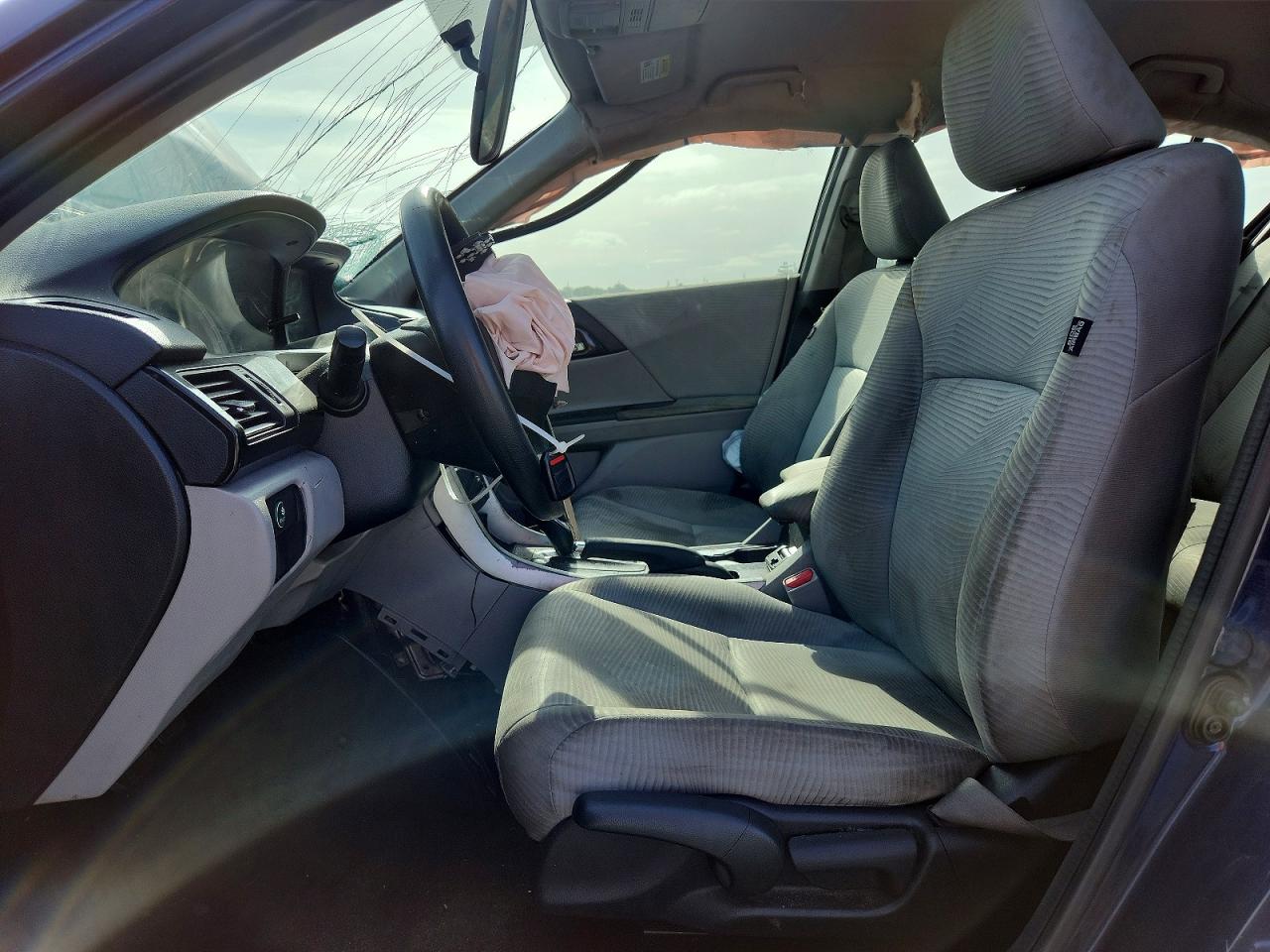 2017 HONDA ACCORD LX photo 19