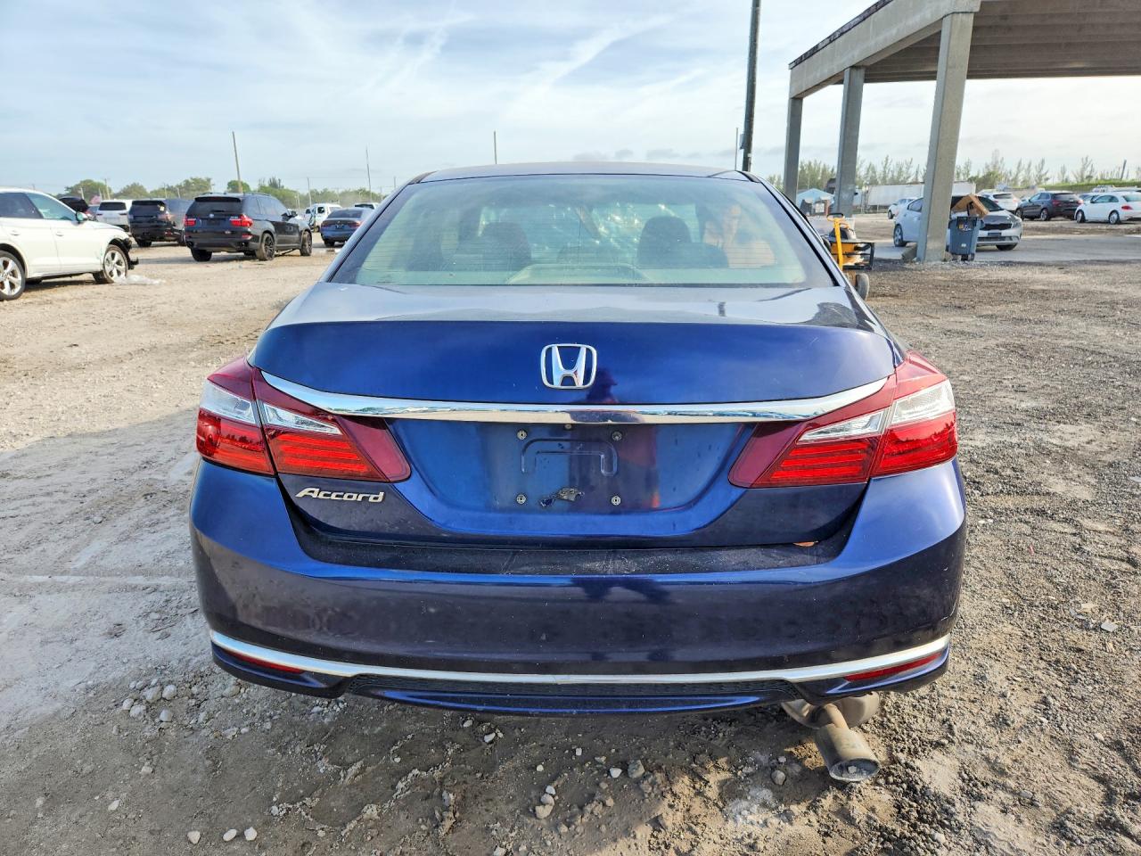 2017 HONDA ACCORD LX photo 16