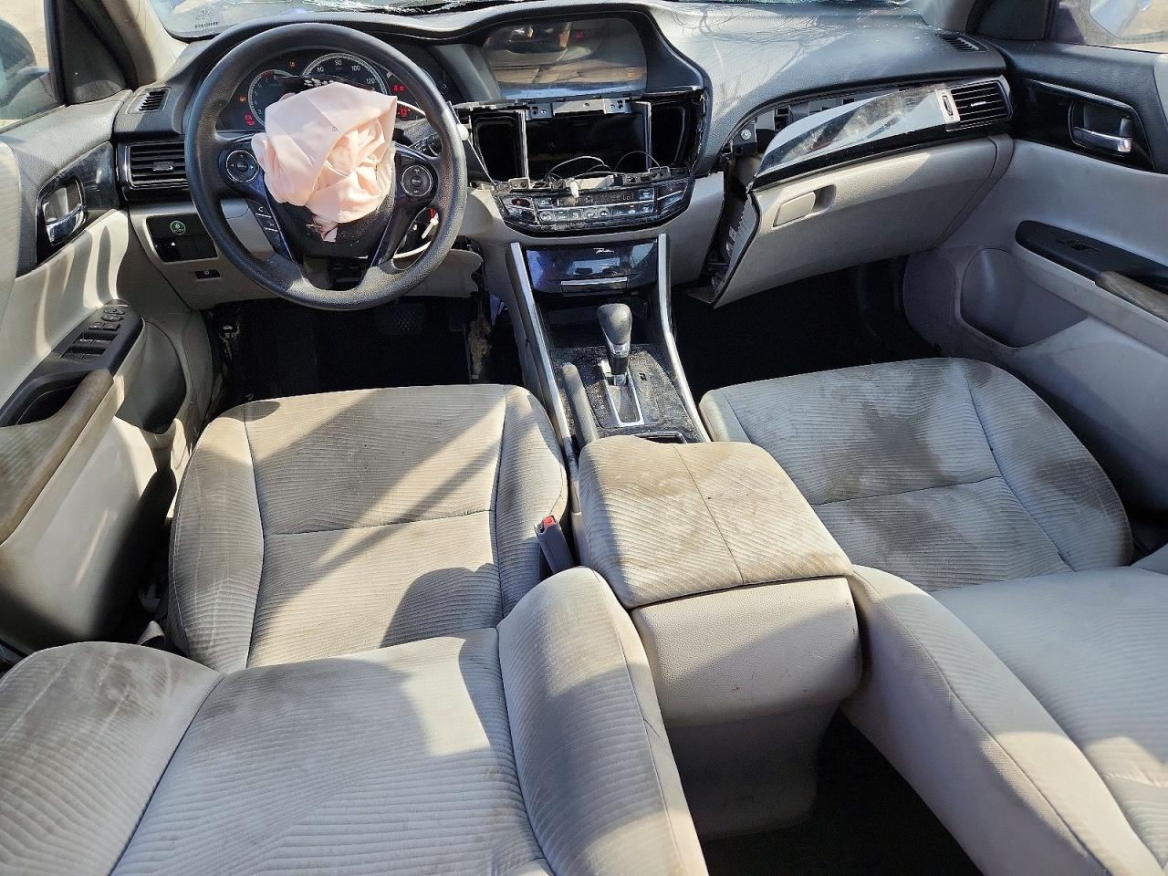 2017 HONDA ACCORD LX photo 22
