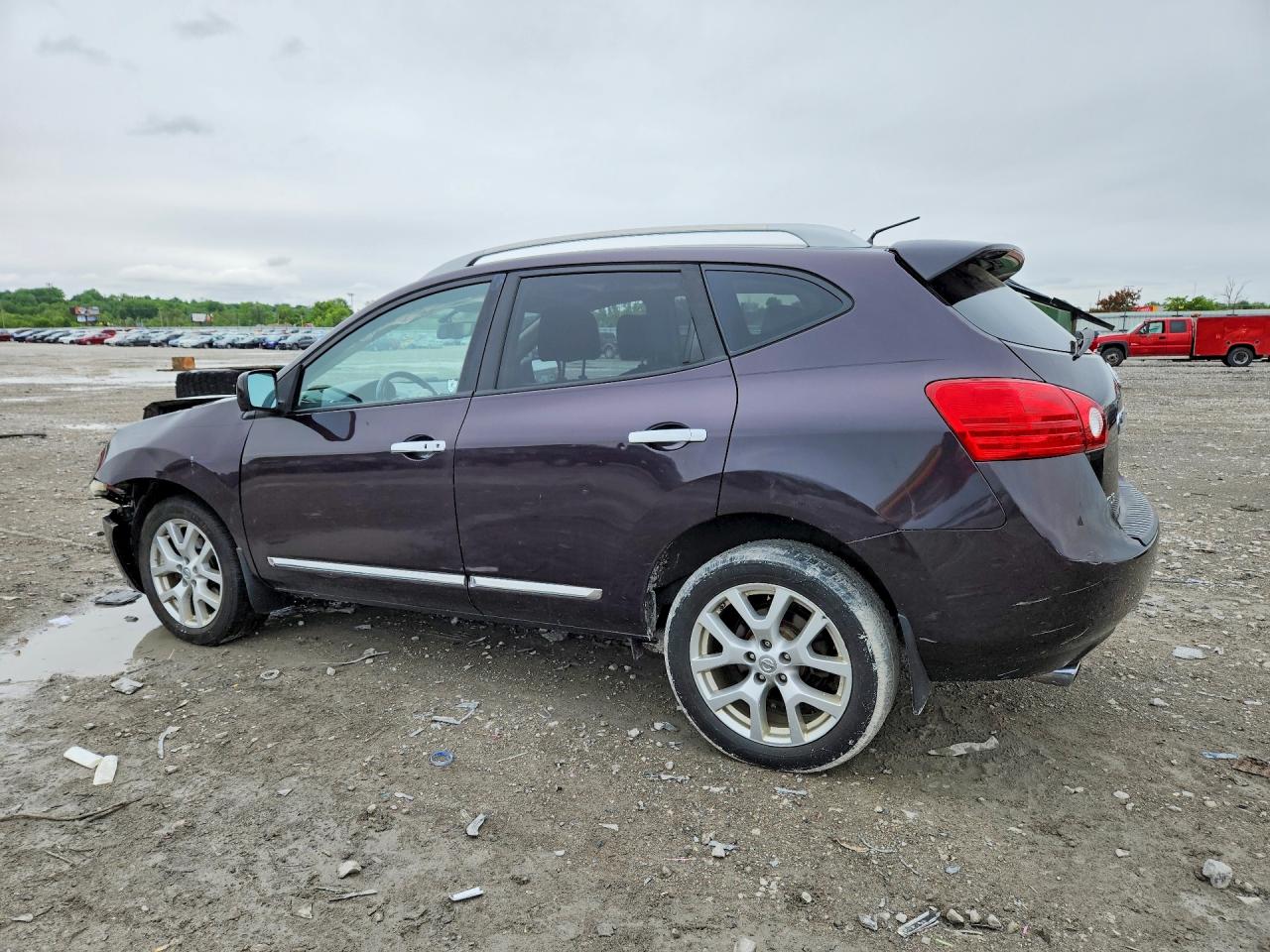 2013 NISSAN ROGUE S photo 4
