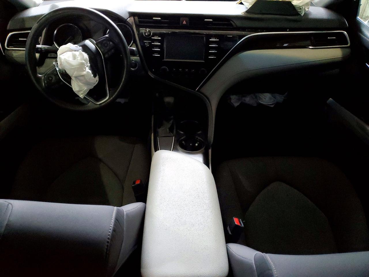 2018 TOYOTA CAMRY photo 15