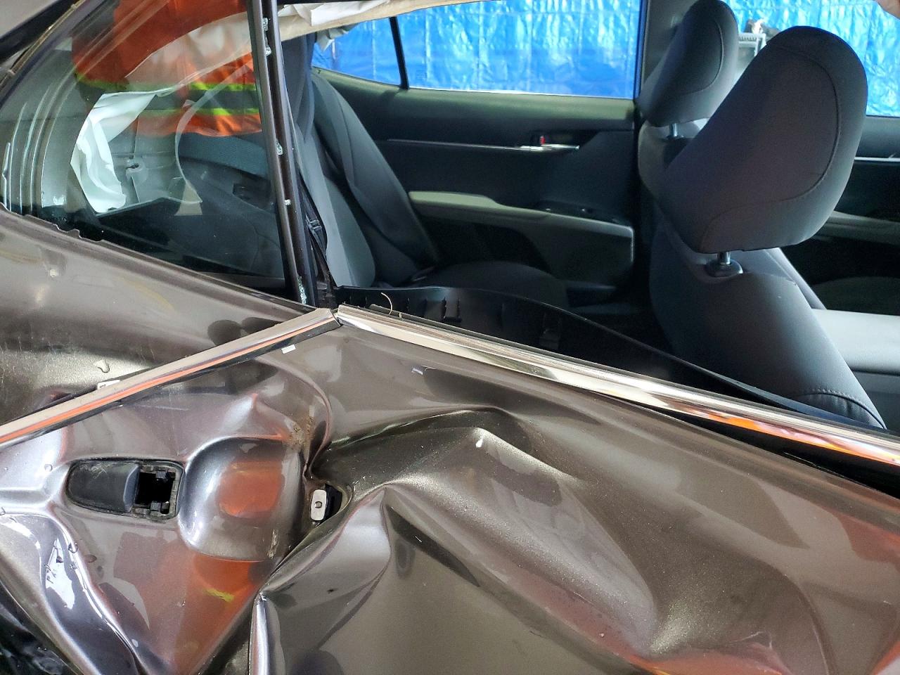 2018 TOYOTA CAMRY photo 19