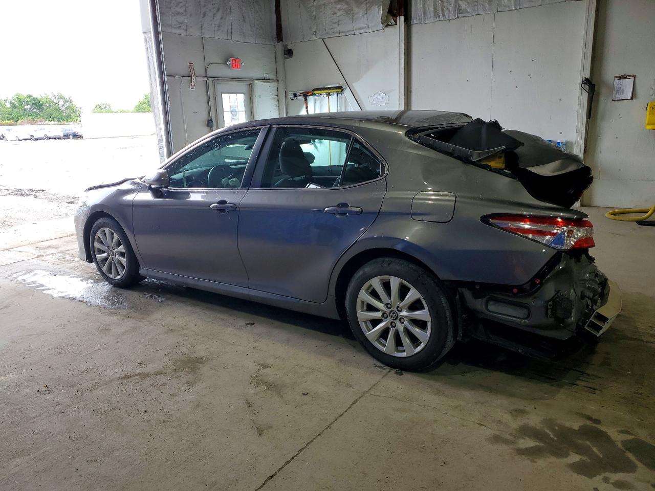 2018 TOYOTA CAMRY photo 3