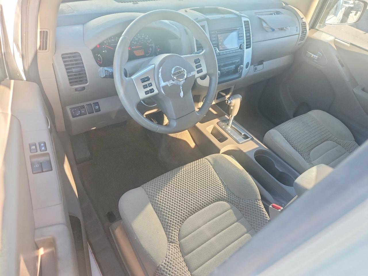 2017 NISSAN FRONTIER SV photo 8