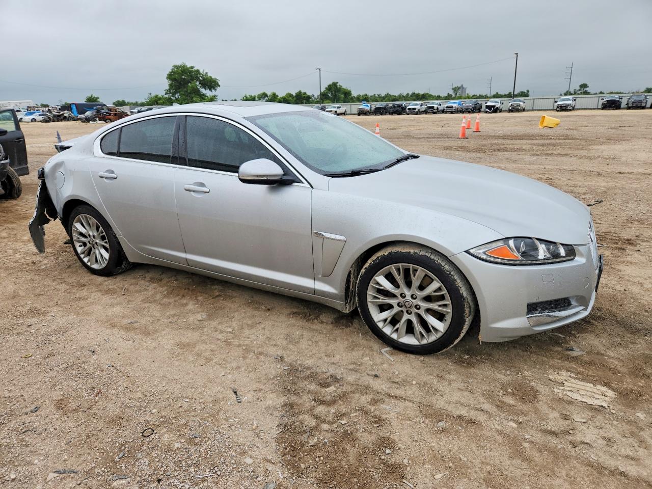 2013 JAGUAR XF photo 10