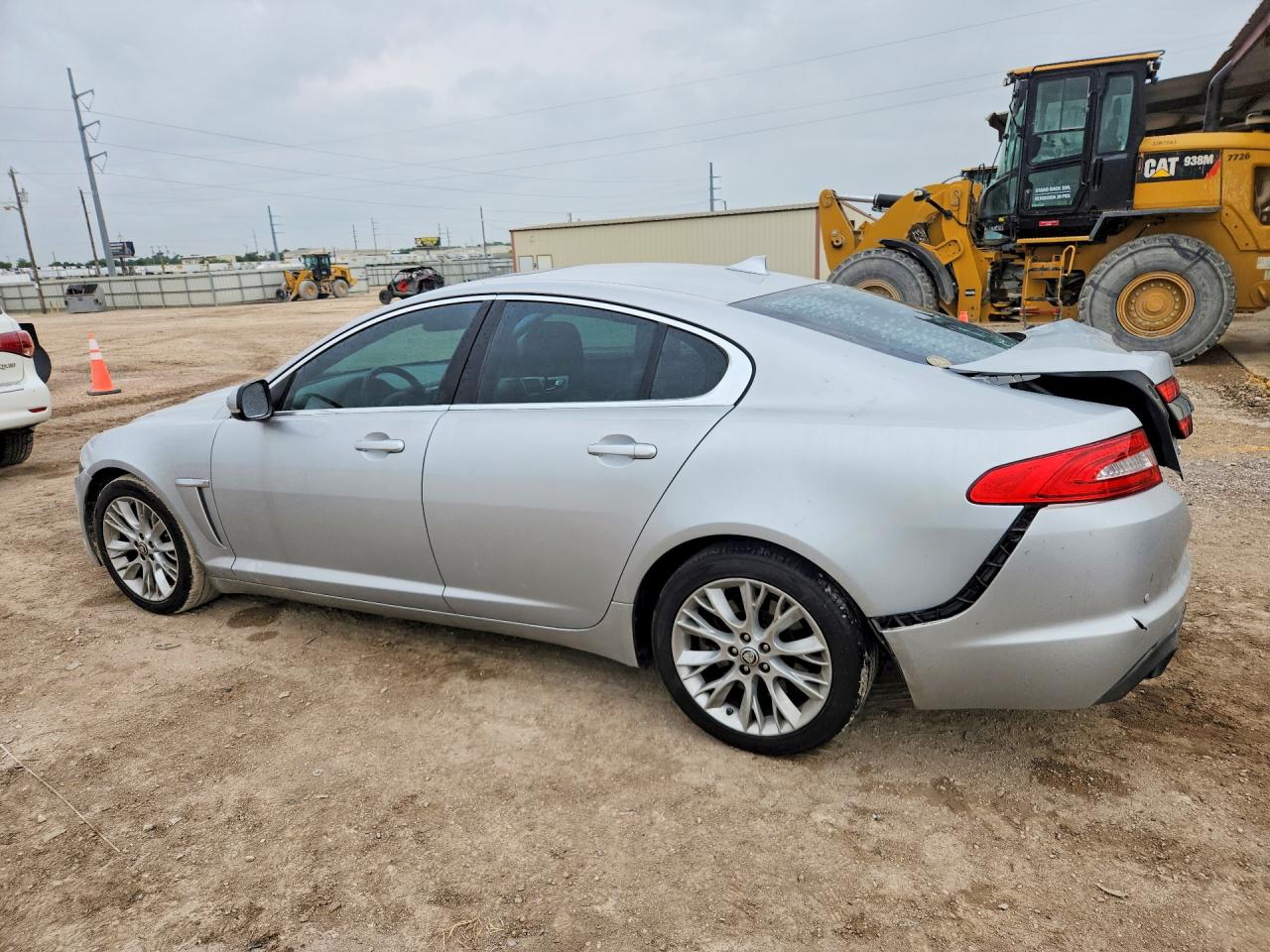 2013 JAGUAR XF photo 4