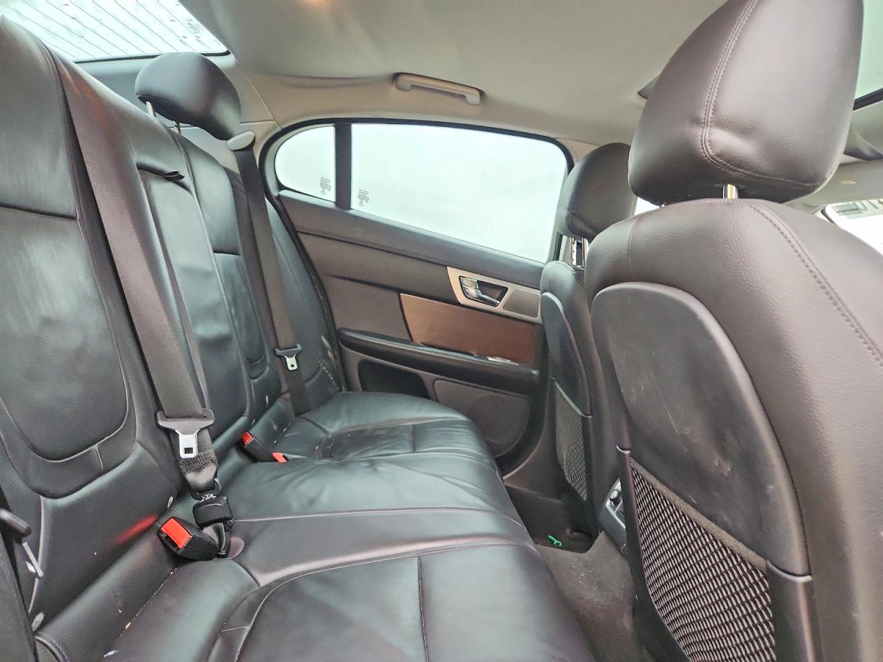2013 JAGUAR XF photo 28