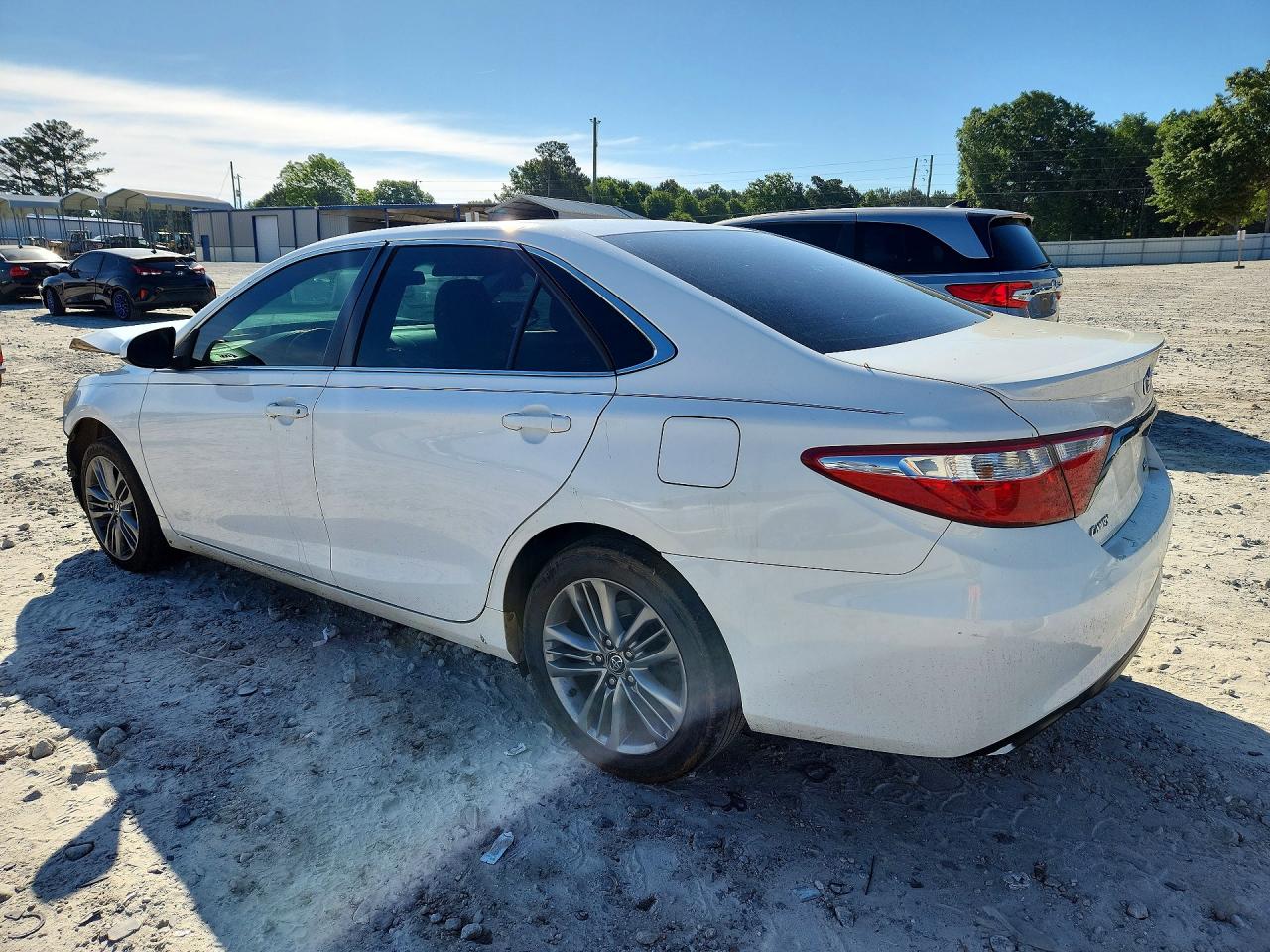 2017 TOYOTA CAMRY SE photo 2