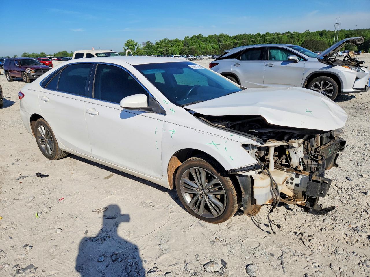 2017 TOYOTA CAMRY SE photo 4