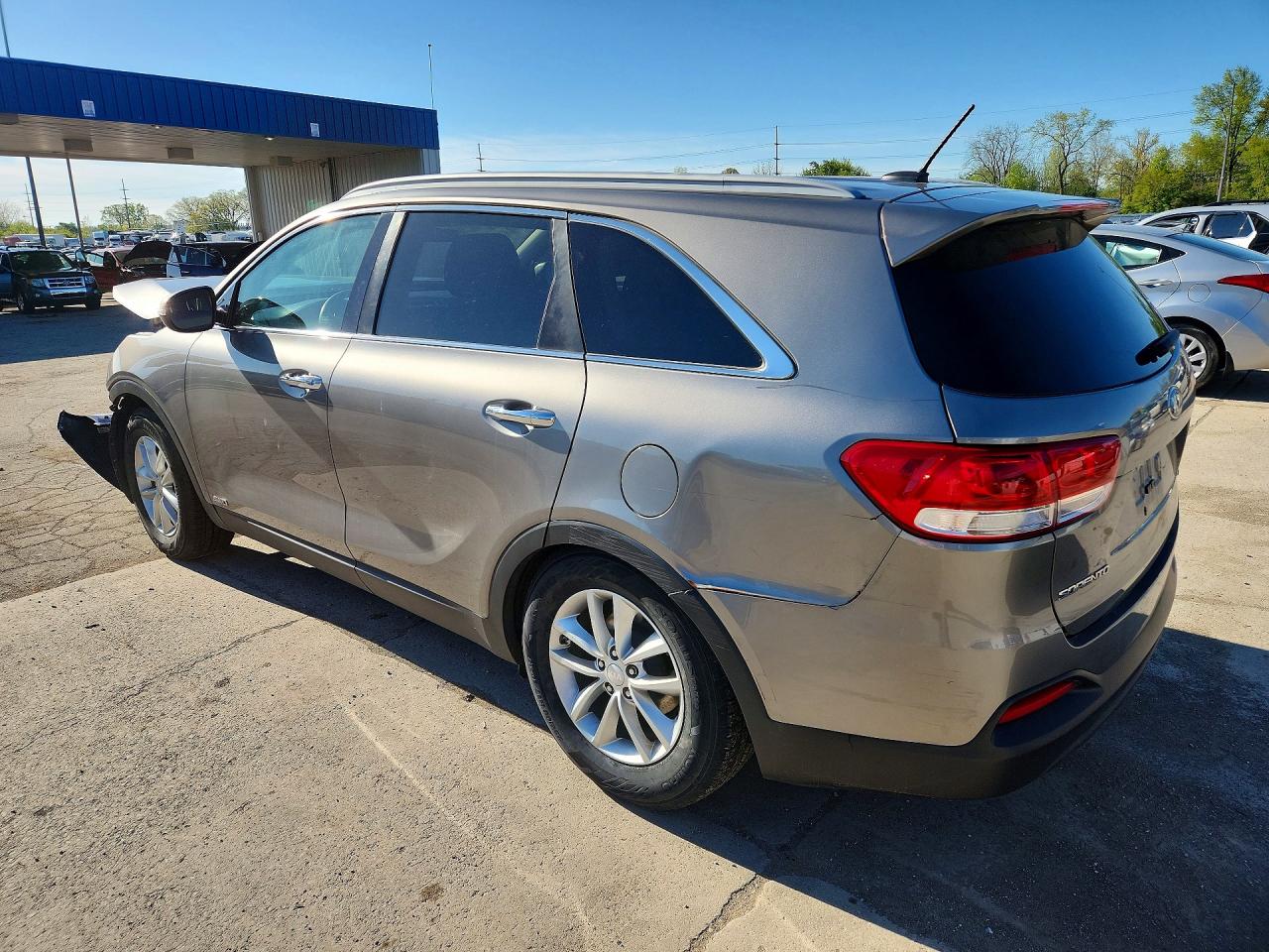 2016 KIA SORENTO LX photo 3
