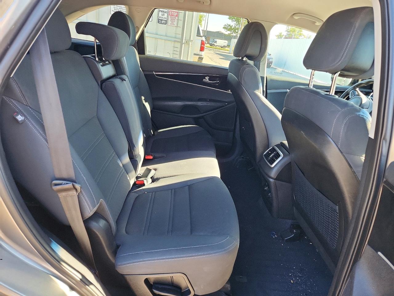 2016 KIA SORENTO LX photo 21