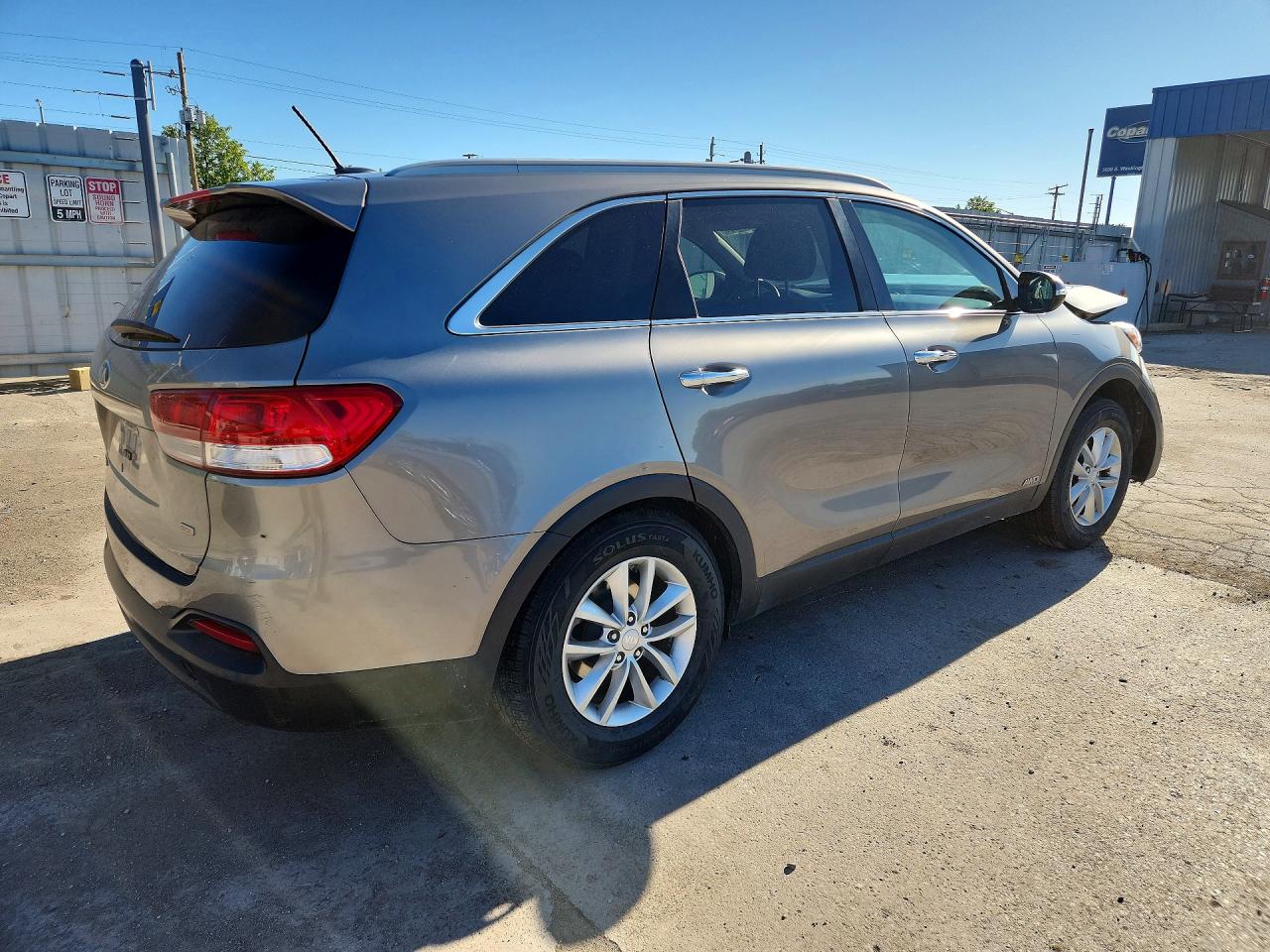 2016 KIA SORENTO LX photo 5