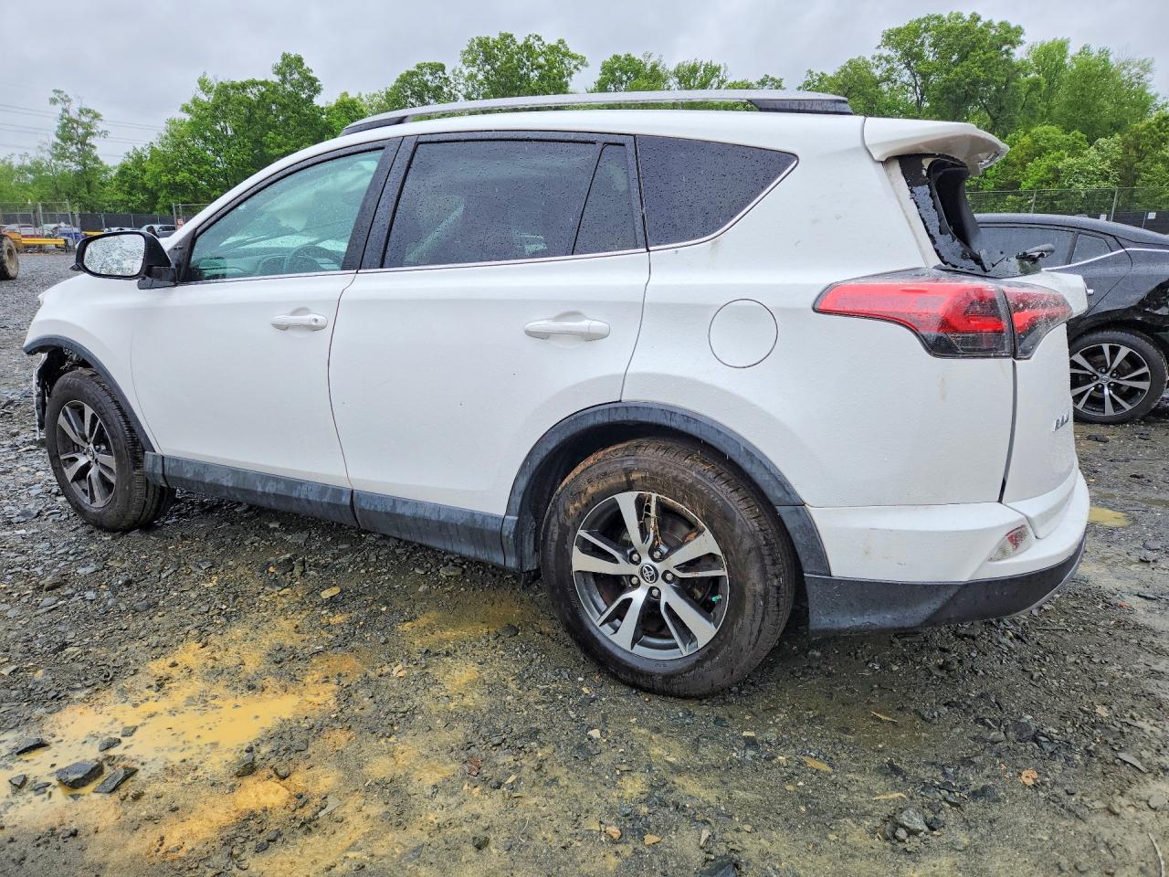 2018 TOYOTA RAV4 XLE photo 3