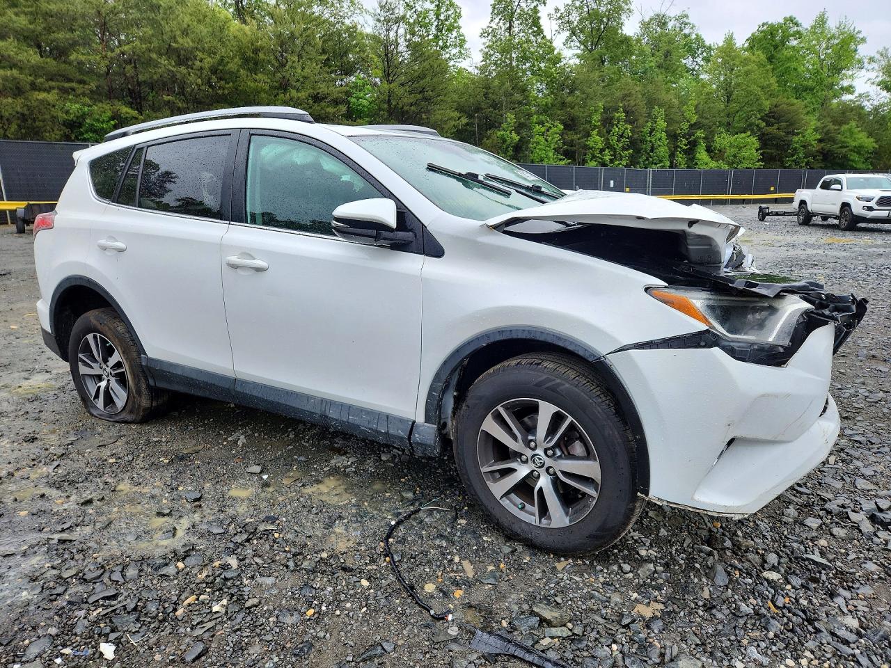 2018 TOYOTA RAV4 XLE photo 7