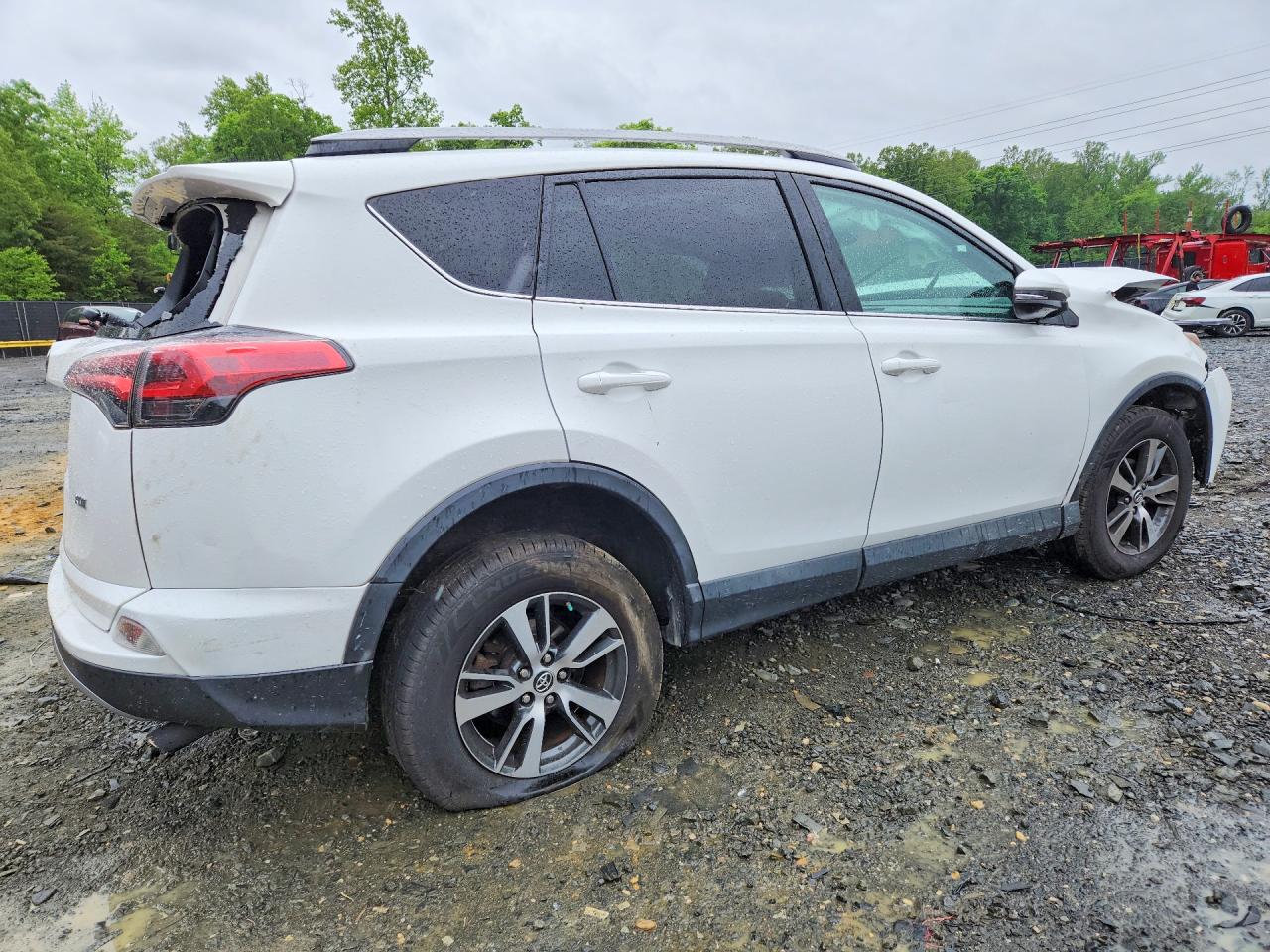 2018 TOYOTA RAV4 XLE photo 5