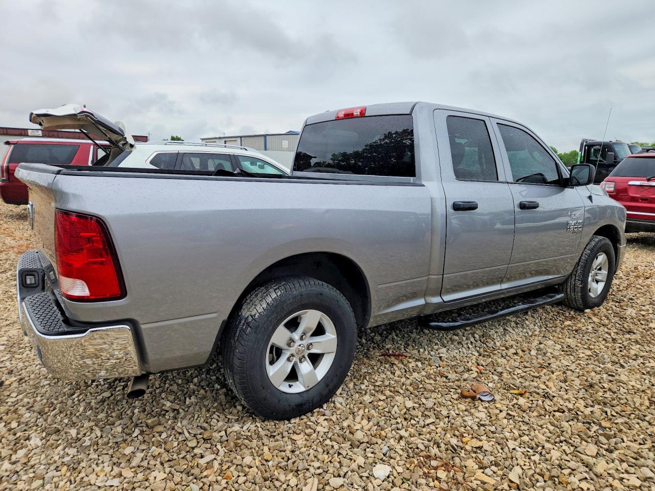 2021 RAM 1500 CLASSIC TRADESMAN photo 3