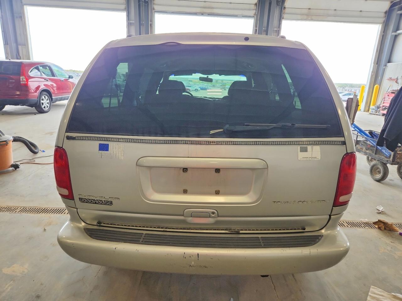 1999 CHRYSLER TOWN & COUNTRY LX photo 11