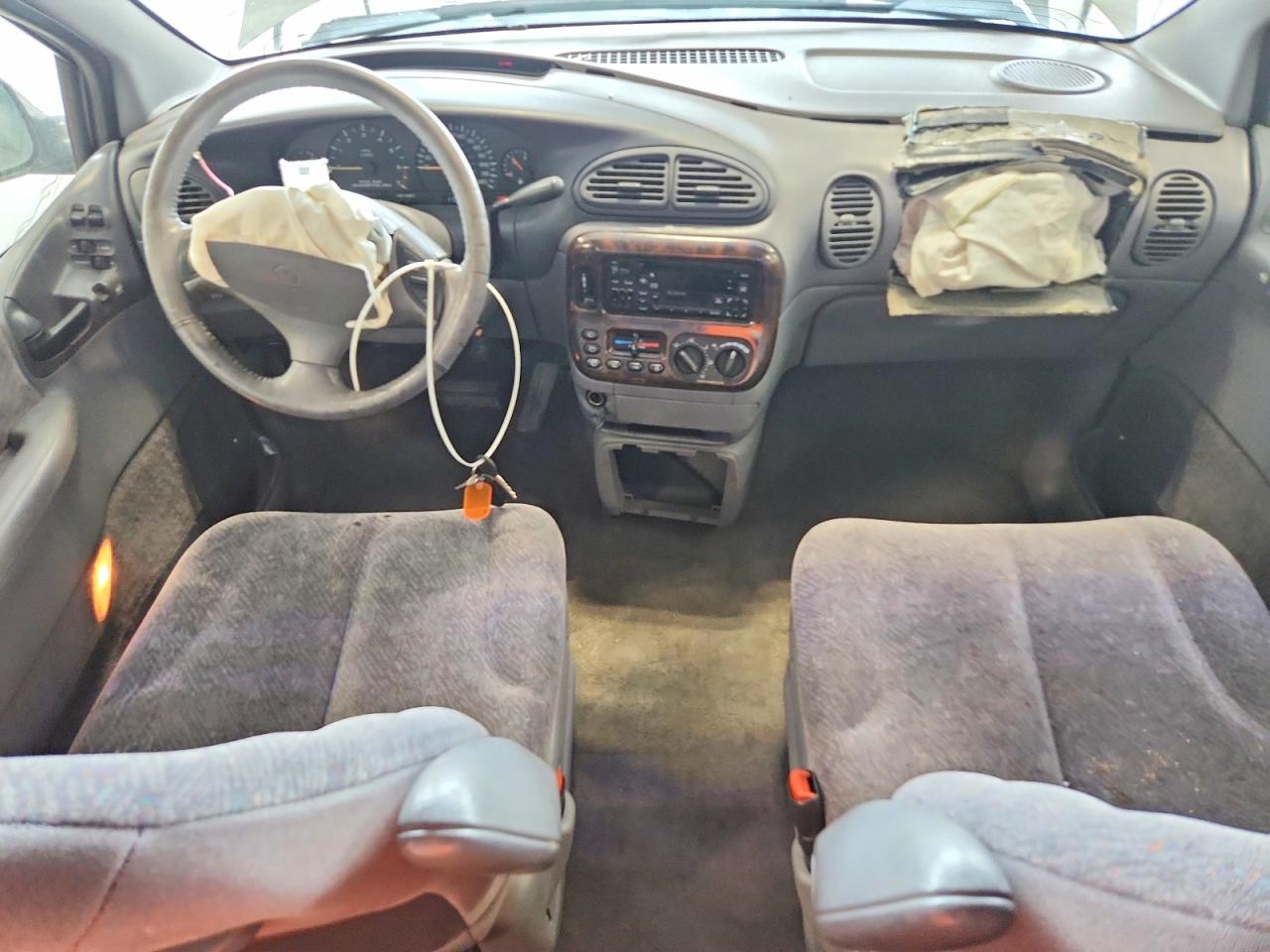 1999 CHRYSLER TOWN & COUNTRY LX photo 15