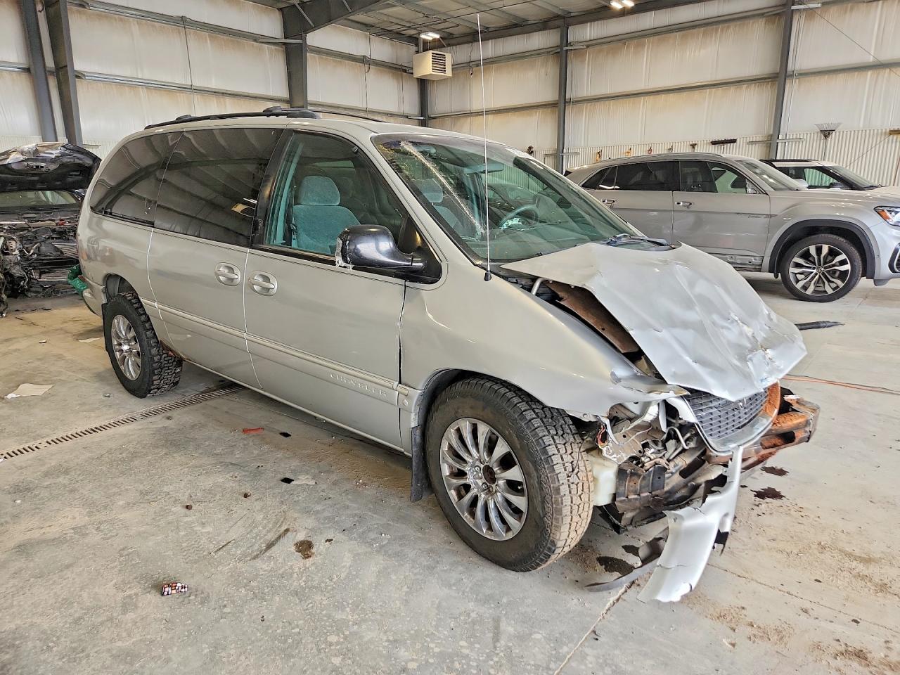 1999 CHRYSLER TOWN & COUNTRY LX photo 7