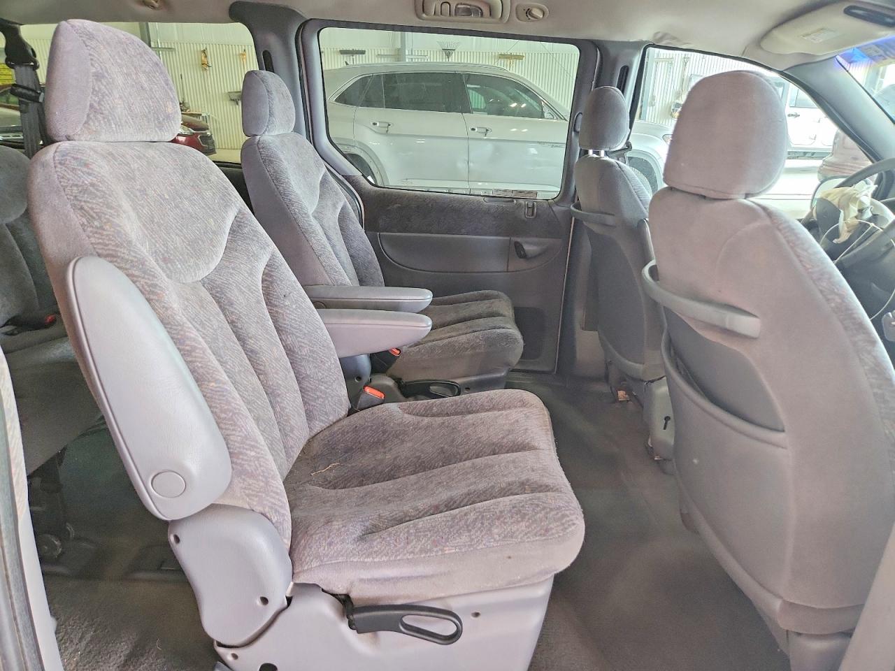 1999 CHRYSLER TOWN & COUNTRY LX photo 21