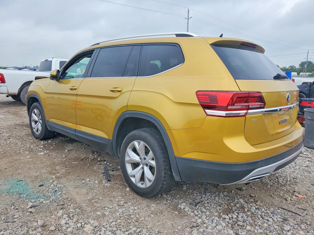 2018 VOLKSWAGEN ATLAS photo 3