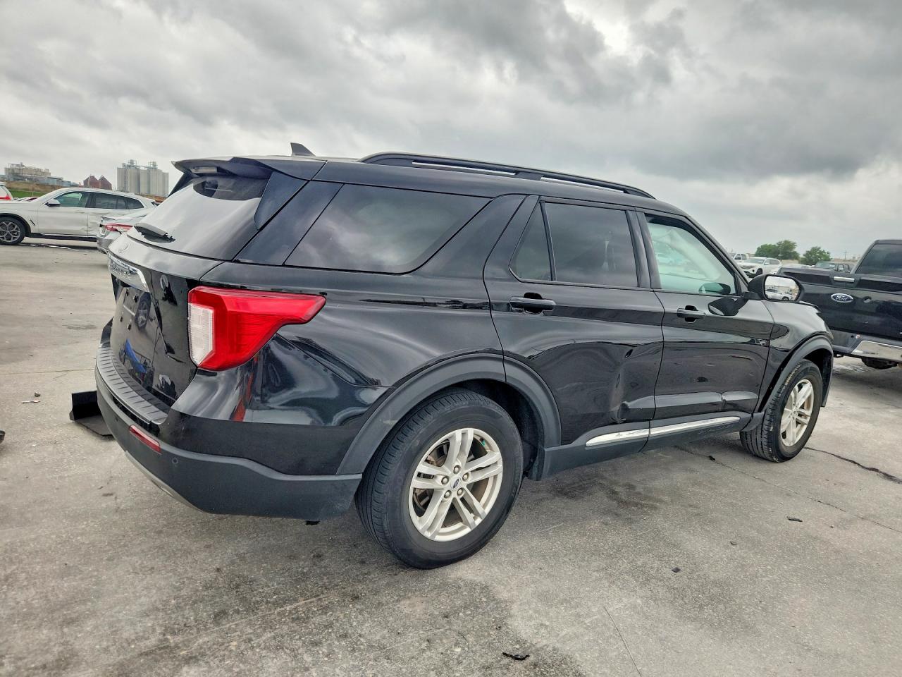 2023 FORD EXPLORER XLT photo 5