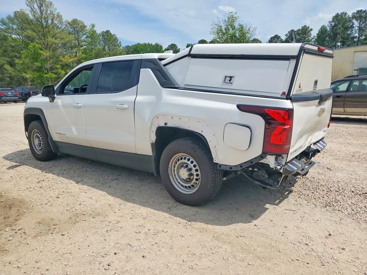 2025 CHEVROLET SILVERADO photo 3