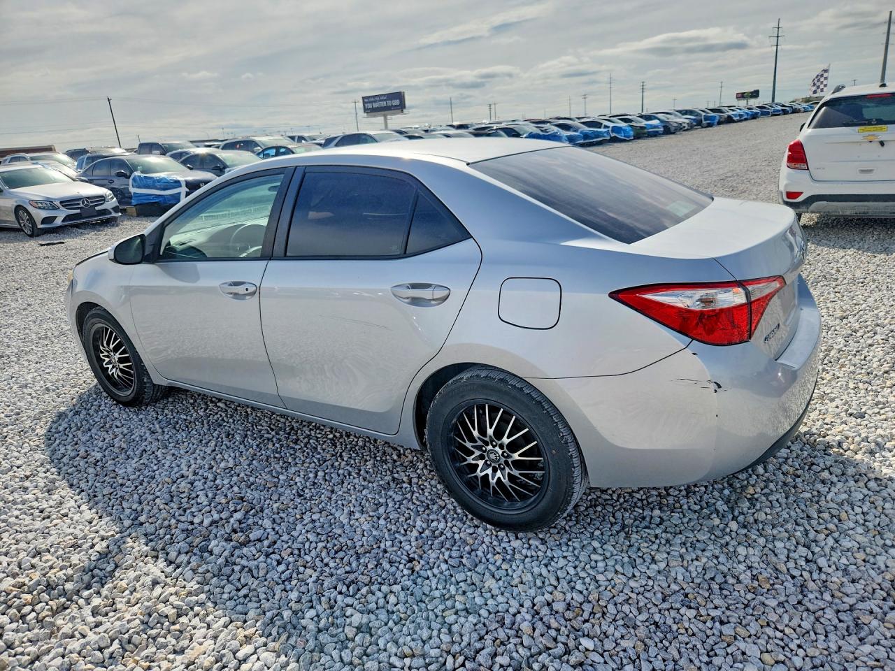 2016 TOYOTA COROLLA LE photo 4
