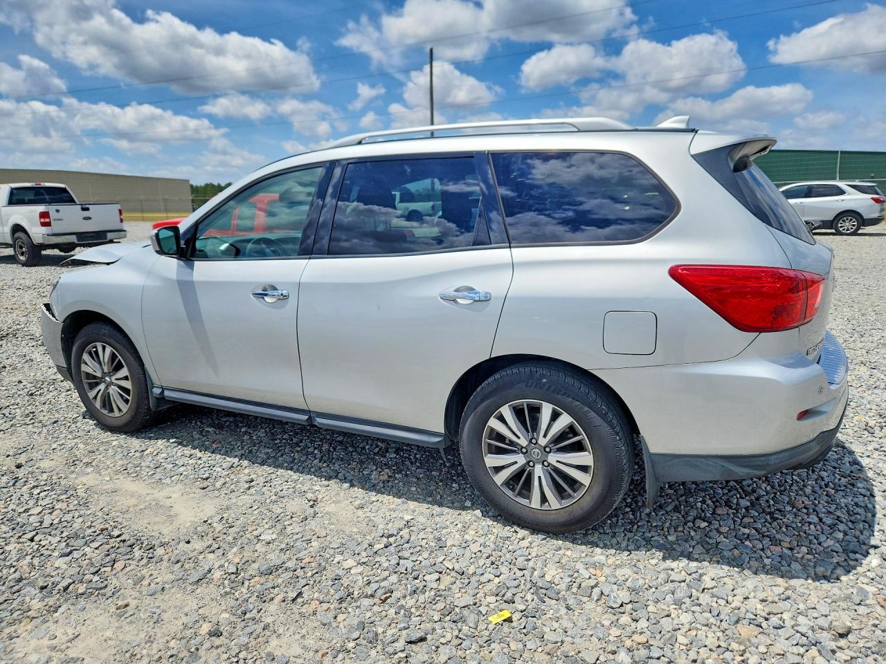 2020 NISSAN PATHFINDER SV photo 2