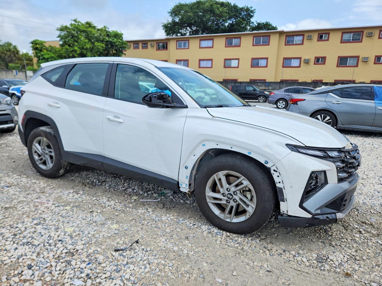 2025 HYUNDAI TUCSON SE photo 10