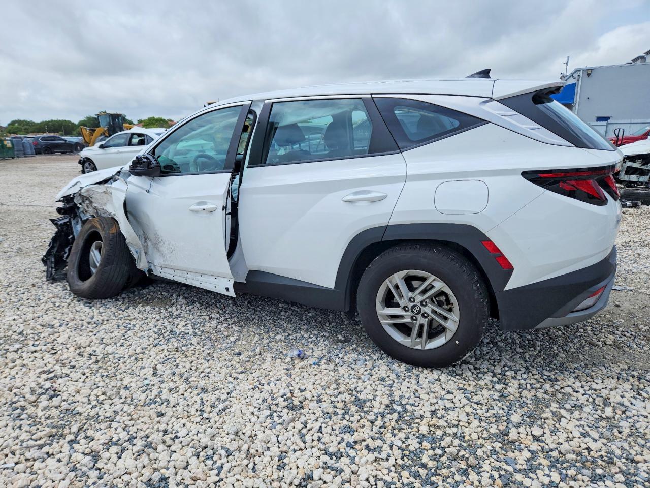 2025 HYUNDAI TUCSON SE photo 4