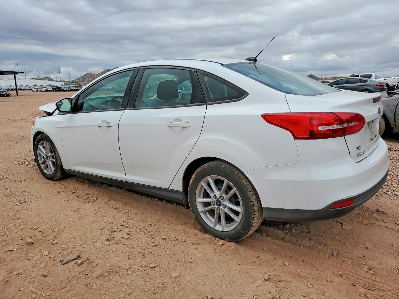 2018 FORD FOCUS SE photo 3