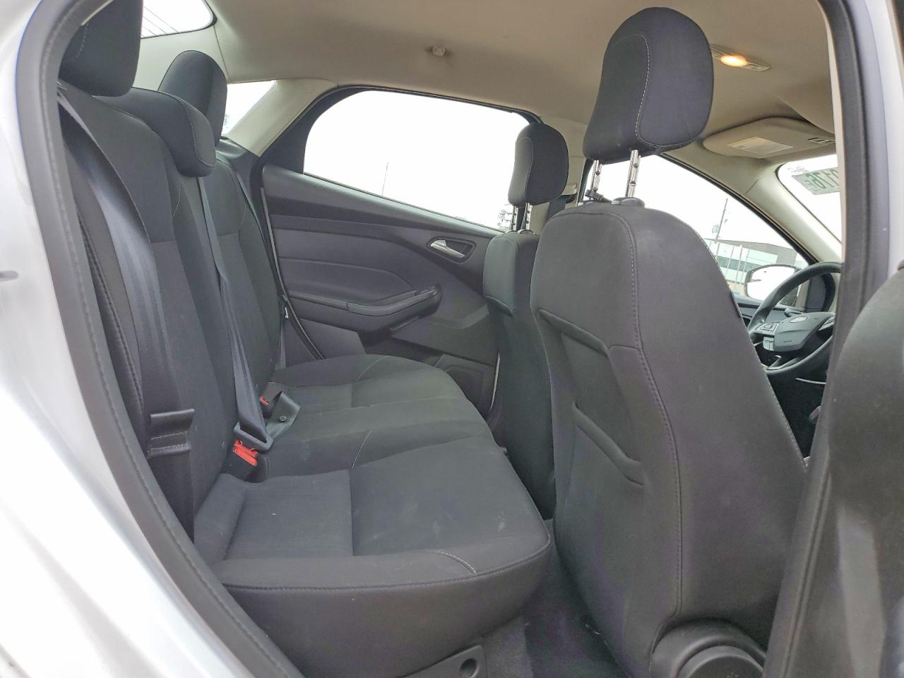 2018 FORD FOCUS SE photo 19