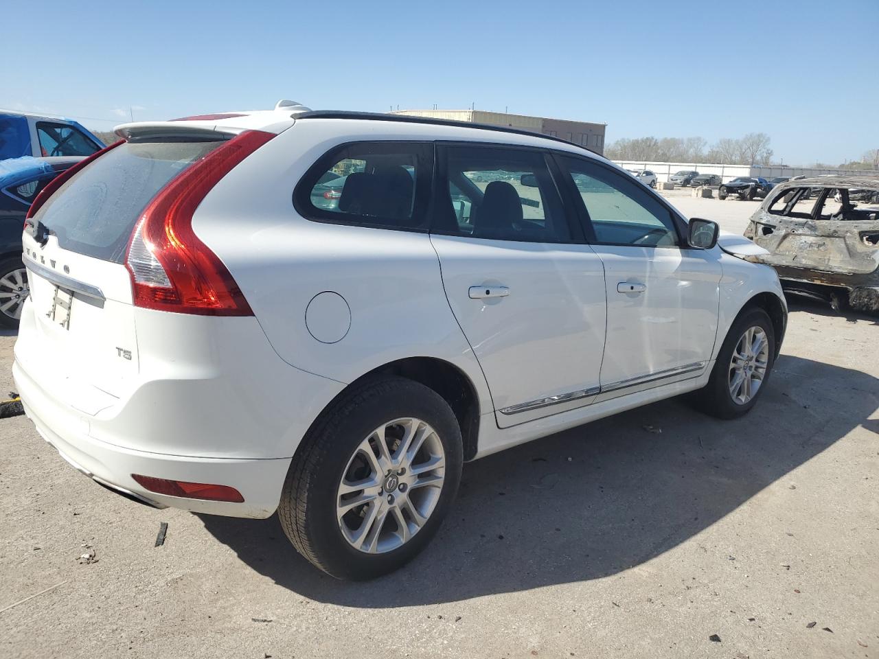 2015 VOLVO XC60 photo 3