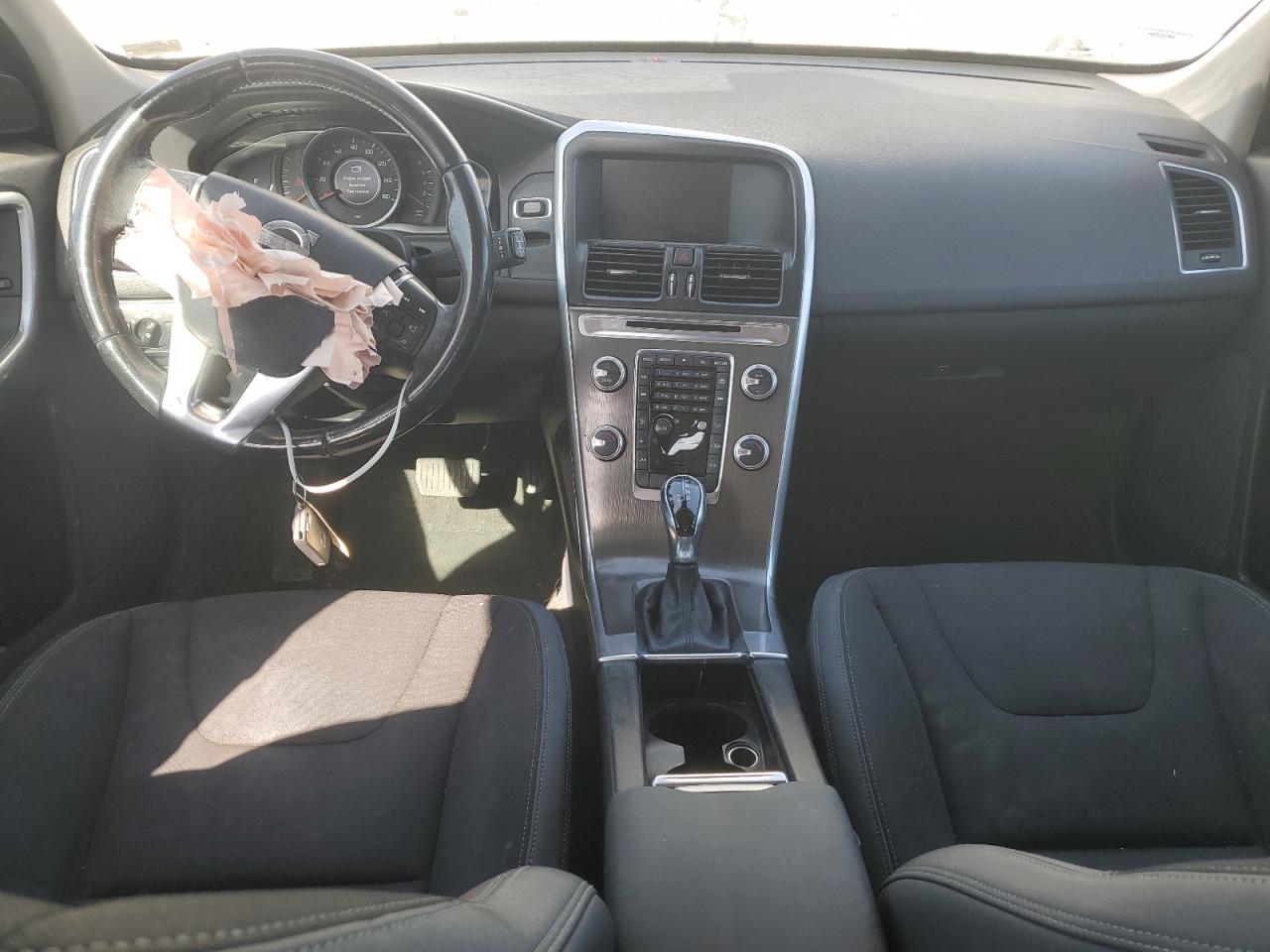 2015 VOLVO XC60 photo 8