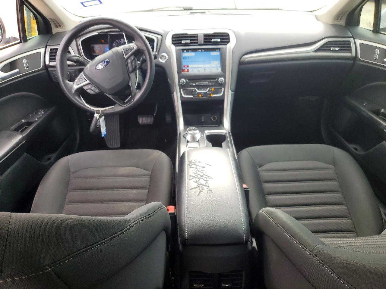 2017 FORD FUSION SE photo 8