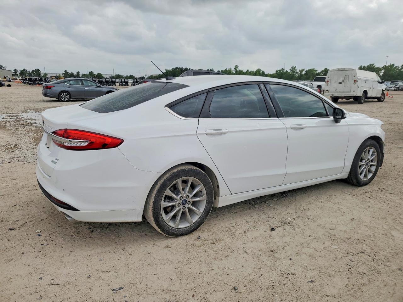2017 FORD FUSION SE photo 3