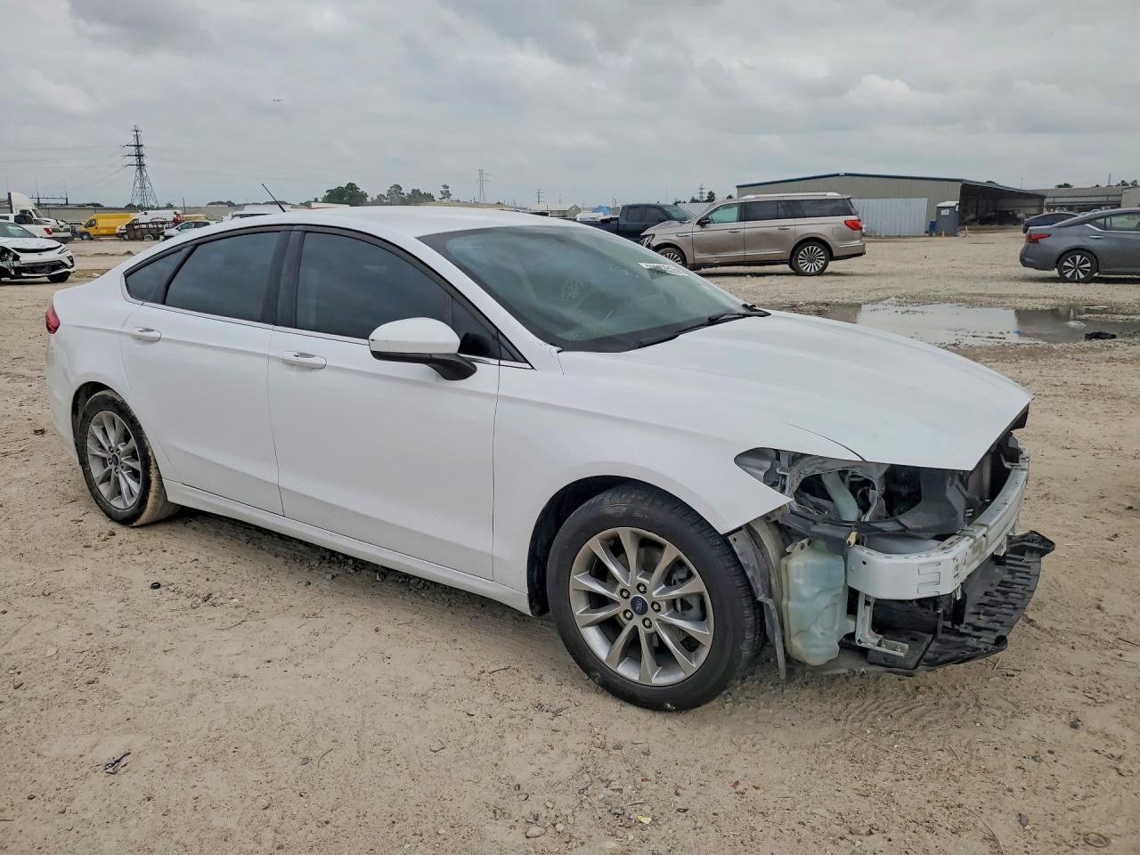 2017 FORD FUSION SE photo 4