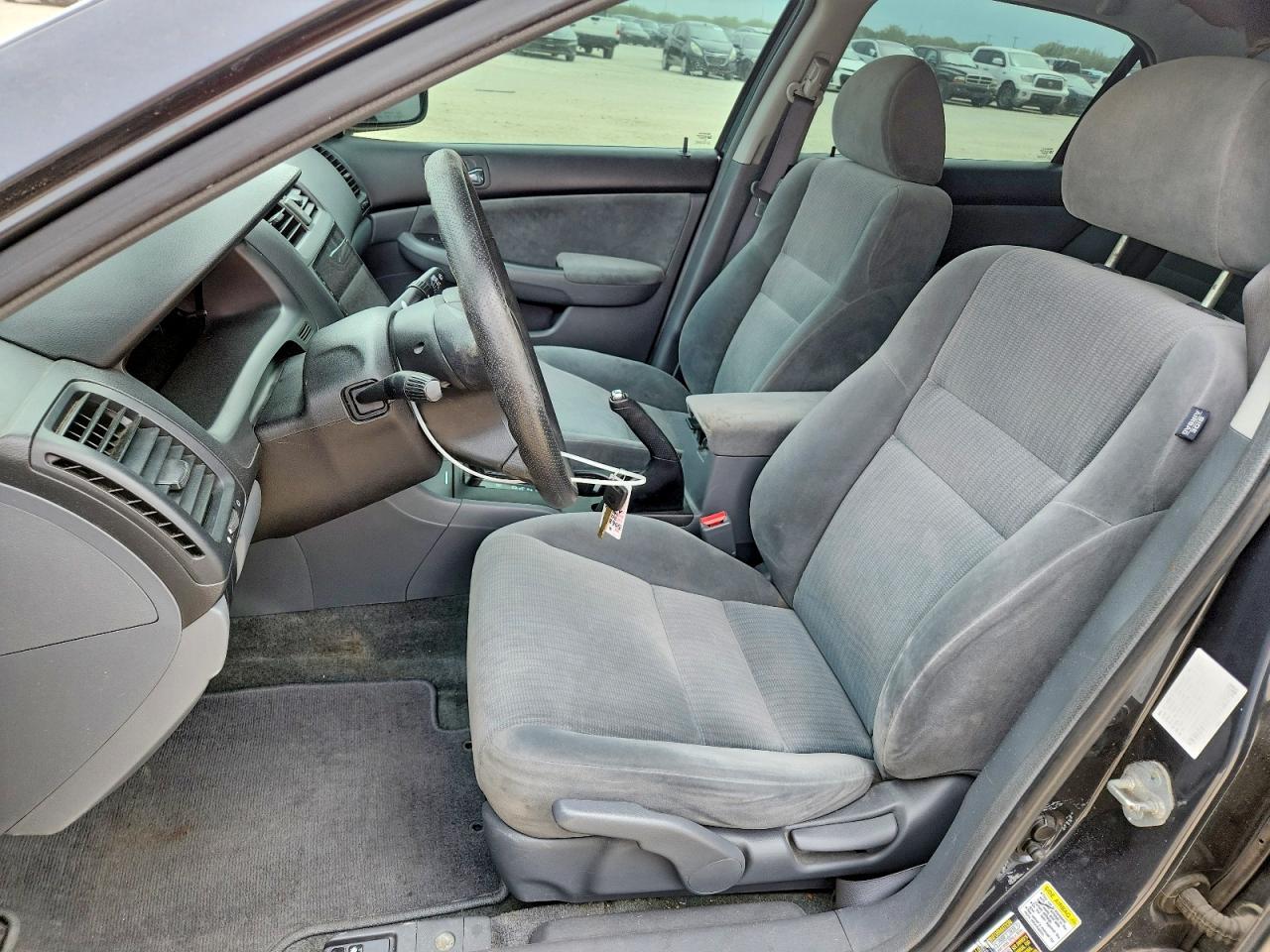 2005 HONDA ACCORD LX photo 7