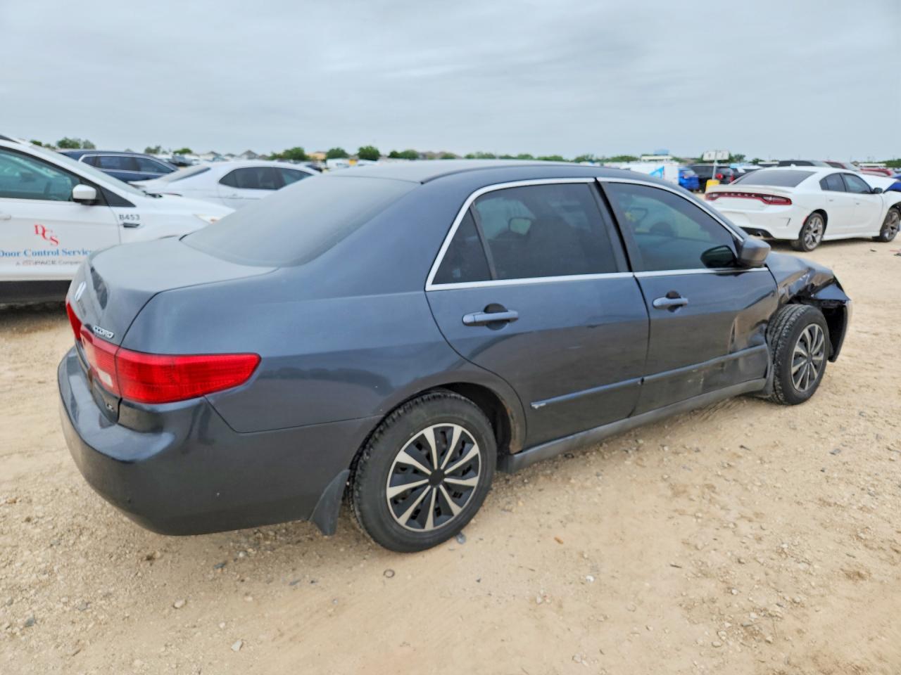 2005 HONDA ACCORD LX photo 3