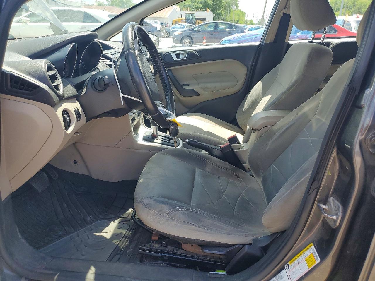 2015 FORD FIESTA photo 19