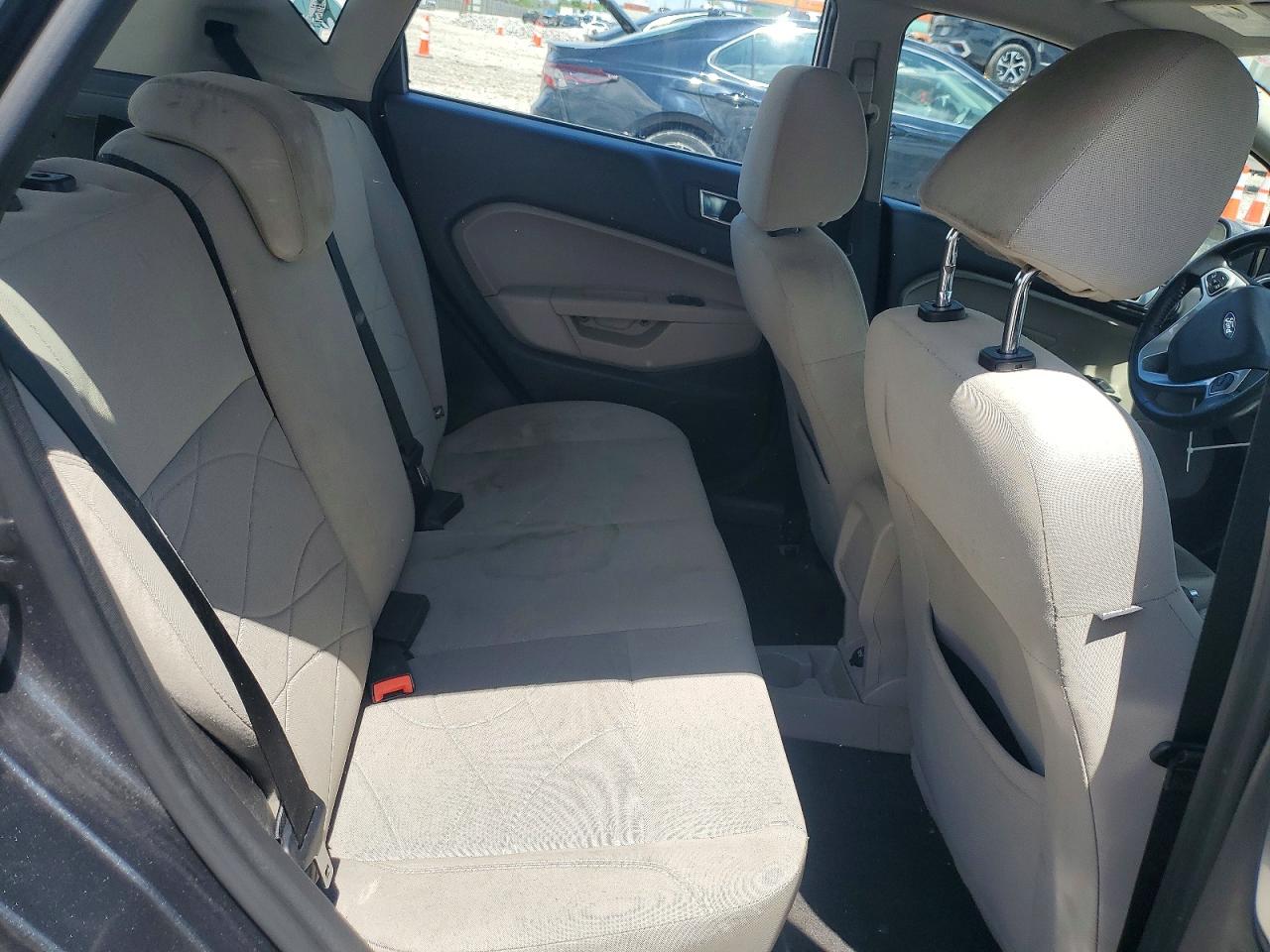 2015 FORD FIESTA photo 28
