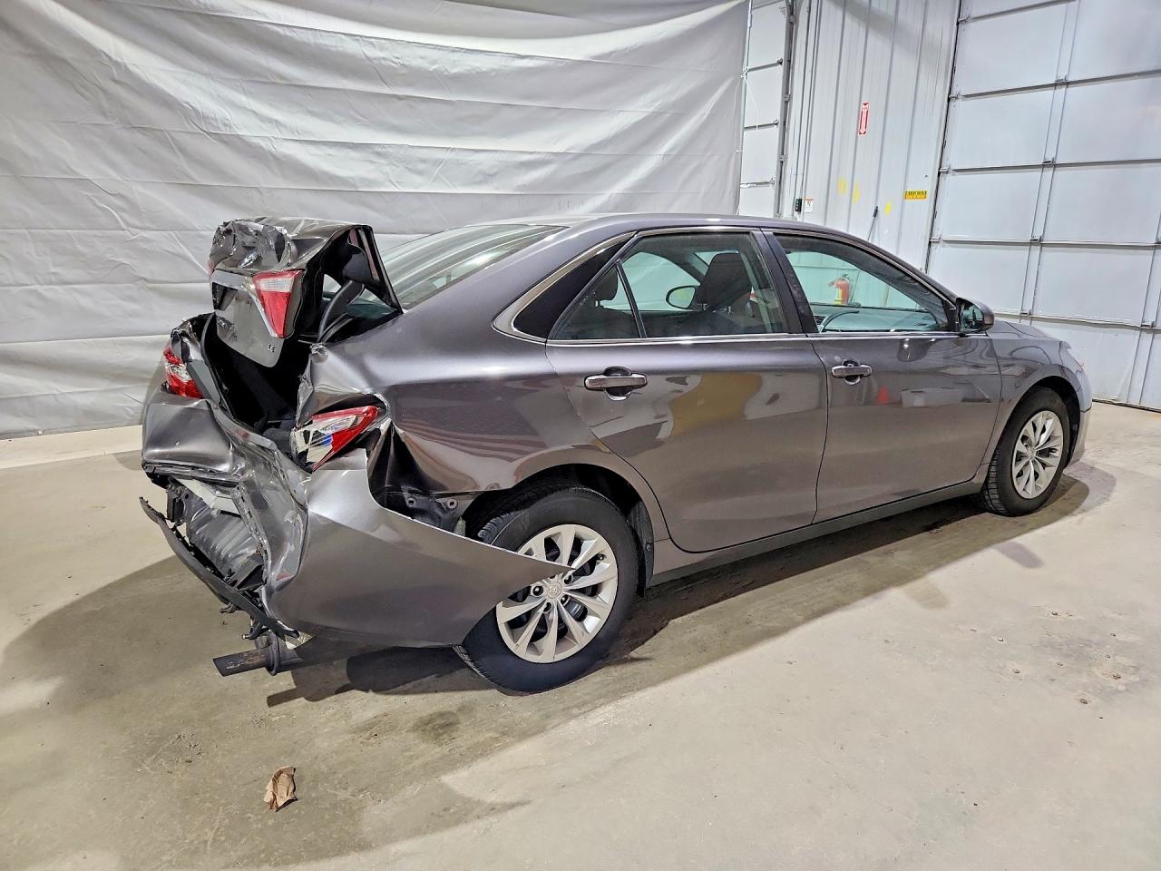 2016 TOYOTA CAMRY LE photo 5
