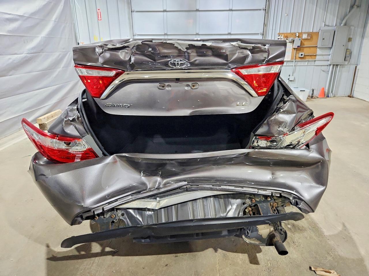 2016 TOYOTA CAMRY LE photo 11